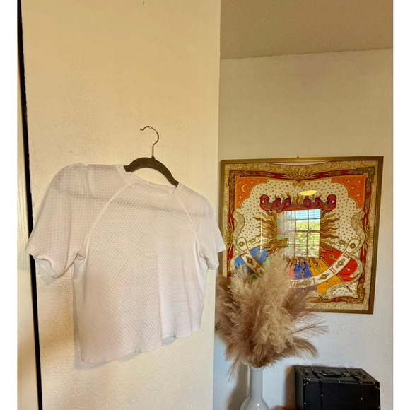 lululemon athletica Tops - Preowned, Lululemon fast and free race length mesh T-shirt, white, size 2.